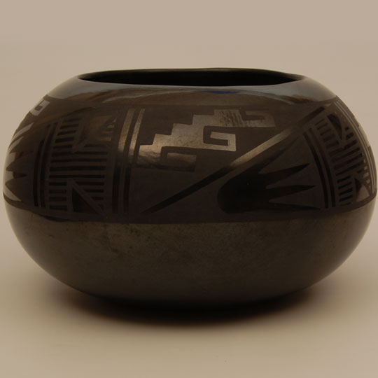 Rosalie Aguilar Pottery - C3623D